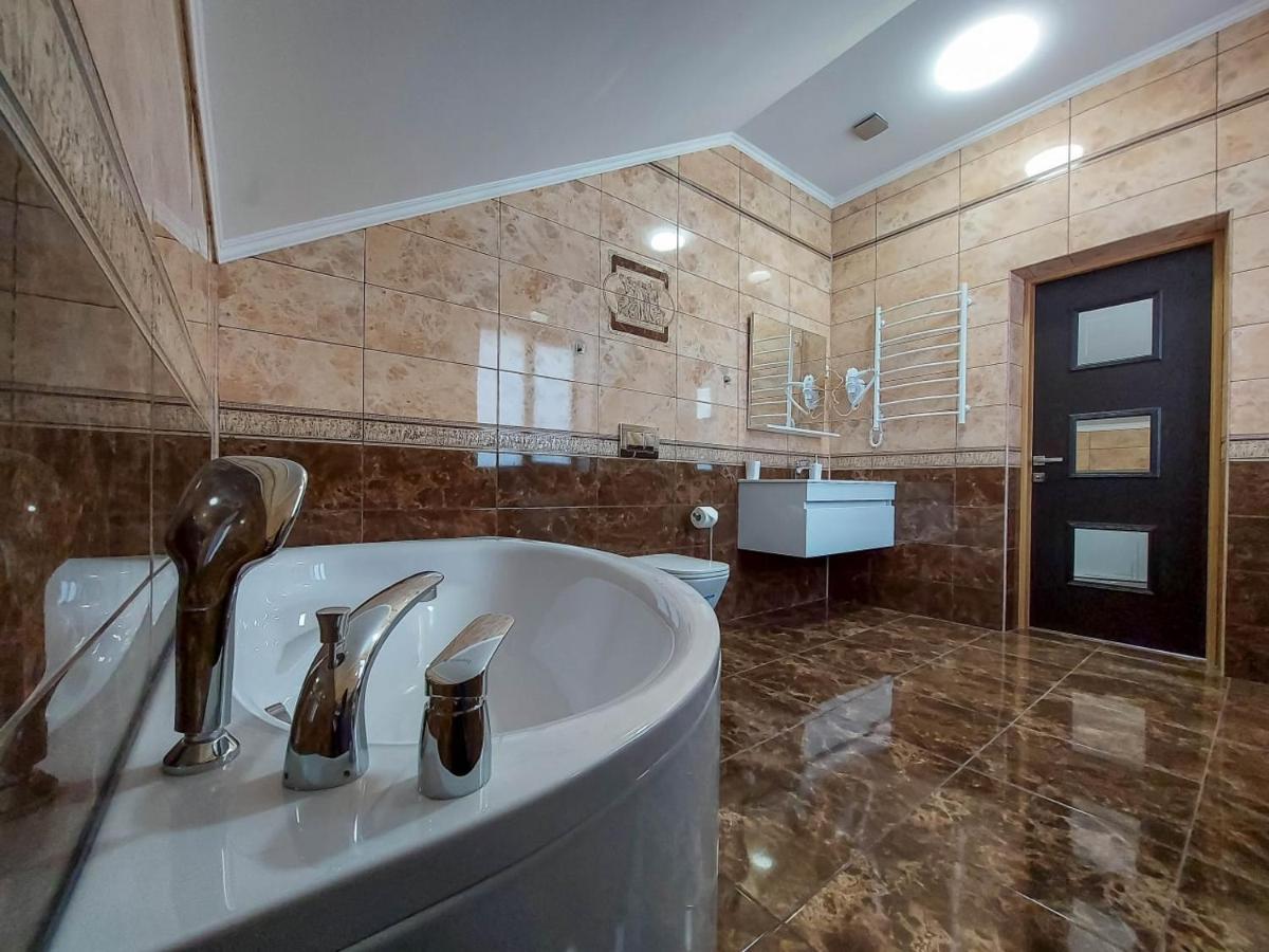 Graff Hotel Dnipro Exterior photo